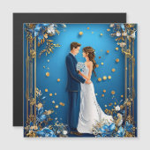 Elegant bruidspaar omarmen met bloemenLijst Magnetische Uitnodiging (Voorkant / Achterkant)