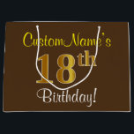 Elegant, bruin, Faux Gold 18th Birthday   naam Large Cadeautasje<br><div class="desc">Dit eenvoudige, elegante ontwerp van een verjaardagskaartje kenmerkt een gepersonaliseerd bericht zoals "CustomName's 18th Birthday!" (met de "18th" met een faux/imitatie gouden kleurenkant) op een bruine gekleurde achtergrond. De naam is in manuscript-als, geel-gekleurde tekst, en kan worden gepersonaliseerd. Een gepersonaliseerde verjaardagscadeautas als deze kan misschien gebruikt worden bij het geven...</div>