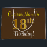 Elegant, bruin, Faux Gold 18th Birthday   naam Large Cadeautasje<br><div class="desc">Dit eenvoudige, elegante ontwerp van een verjaardagskaartje kenmerkt een gepersonaliseerd bericht zoals "CustomName's 18th Birthday!" (met de "18th" met een faux/imitatie gouden kleurenkant) op een bruine gekleurde achtergrond. De naam is in manuscript-als, geel-gekleurde tekst, en kan worden gepersonaliseerd. Een gepersonaliseerde verjaardagscadeautas als deze kan misschien gebruikt worden bij het geven...</div>