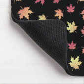 Elegant bruin rood herfst bladeren patroon | muismat (Hoek)