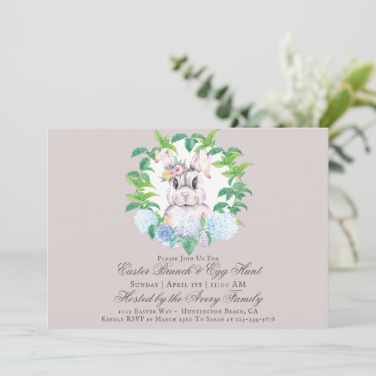 Elegant Bunny Floral Wreath Brunch & Egg Hunt Kaart (Staand voorkant)