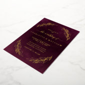 Elegant Burgundy and Gold Botanical Wedding Folie Uitnodiging (Gedraaid)