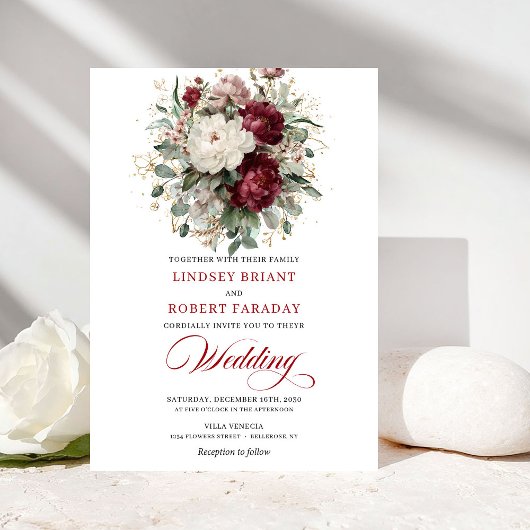Elegant Burgundy and White Flowers Wedding Invite Kaart