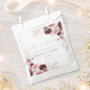 Elegant Burgundy Blush Pink Roses Floral Wedding Bedankzakje