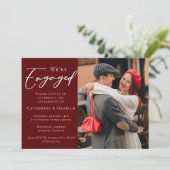 Elegant Burgundy Couple Photo Engagement Party Aankondiging (Staand voorkant)