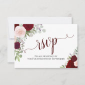 Elegant Burgundy Floral Calligraphy Wedding RSVP Kaartje (Voorkant)