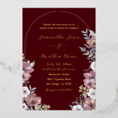 Elegant Burgundy Floral Gold Script Wedding Folie Uitnodiging (Voorkant)