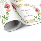 Elegant Burgundy Floral Peony persoonlijke bruilof Cadeaupapier (Rol Hoek)