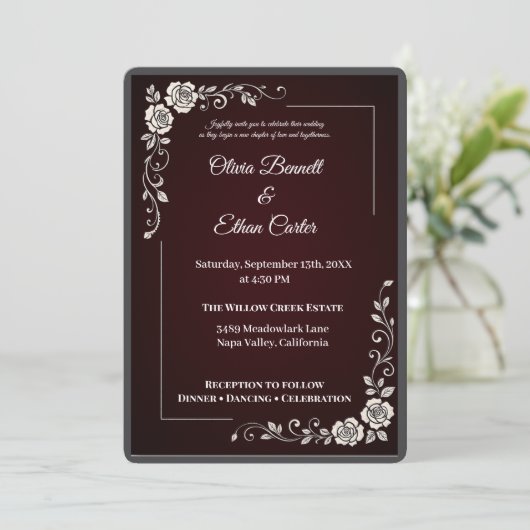 Elegant Burgundy Floral Wedding Invitation Kaart (Staand voorkant)