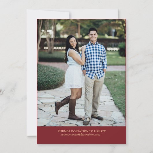 Elegant Burgundy Geometric Gold Lijst Wedding Save The Date (Achterkant)