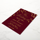 Elegant Burgundy Gold Confetti Wedding Folie Uitnodiging (Gedraaid)