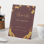 Elegant Burgundy & Gold Floral Wedding Favor Reclamebord Met Voetstuk (Insitu)