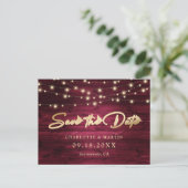 Elegant Burgundy Gold Foil Wood sparen op datum Aankondigingskaart (Staand voorkant)