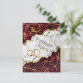 Elegant Burgundy & Gold Marble Wedding Invitation Uitnodiging Briefkaart (Staand voorkant)