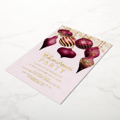 Elegant Burgundy Gold Ornaments kerstfeest Folie Uitnodiging (Gedraaid)