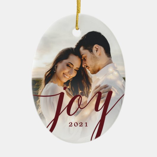 Elegant Burgundy Joy-script Foto met Kerstmis Keramisch Ornament (Voorkant)