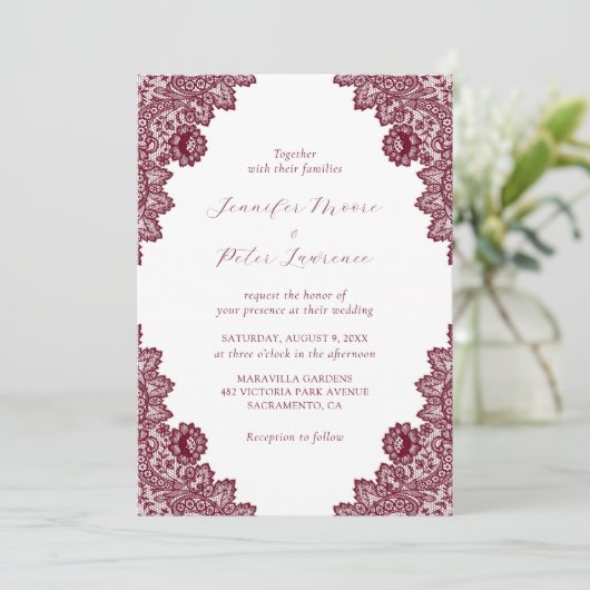 Elegant Burgundy Lace Wedding Invitation Kaart (Staand voorkant)