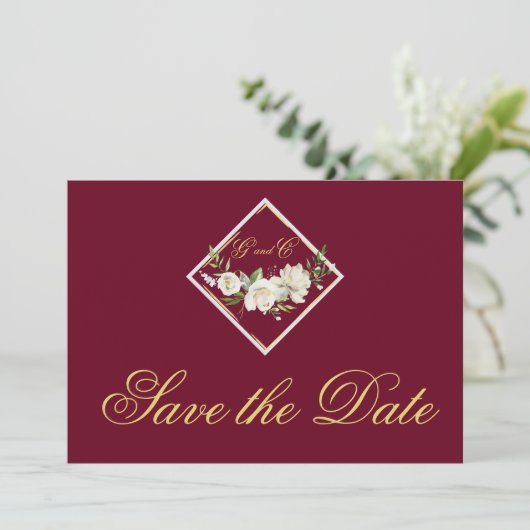 Elegant Burgundy Monogram Gold bewaart de datum Save The Date (Staand voorkant)