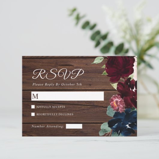 Elegant Burgundy & Navy Blue Flowers Wood Weddensc RSVP Kaartje (Staand voorkant)