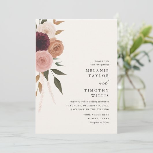 Elegant Burgundy Plum Floral Wedding Invitation Kaart (Staand voorkant)