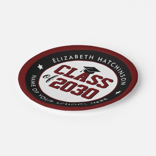 Elegant Burgundy Red Class of 2023 Afstuderen Papieren Bordje (Gekanteld)