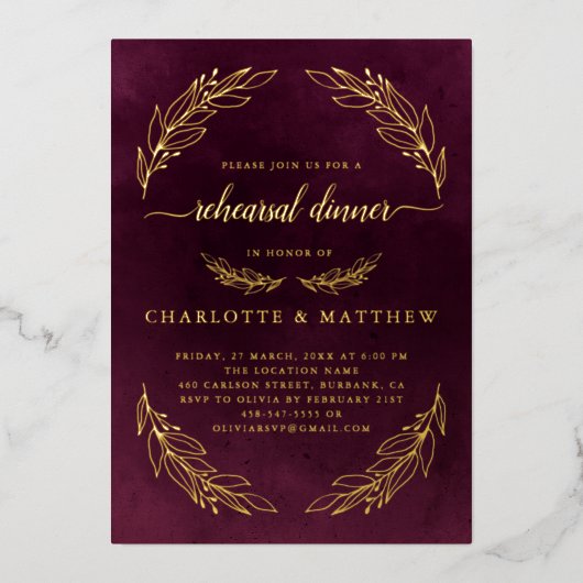 Elegant Burgundy Rehearsal Dinner Gold Folie Uitnodiging (Voorkant)
