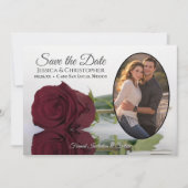 Elegant Burgundy Roos met Oval Photo Weddenschap Save The Date (Voorkant)