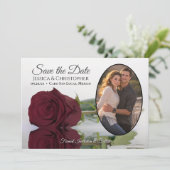 Elegant Burgundy Roos met Oval Photo Weddenschap Save The Date (Staand voorkant)