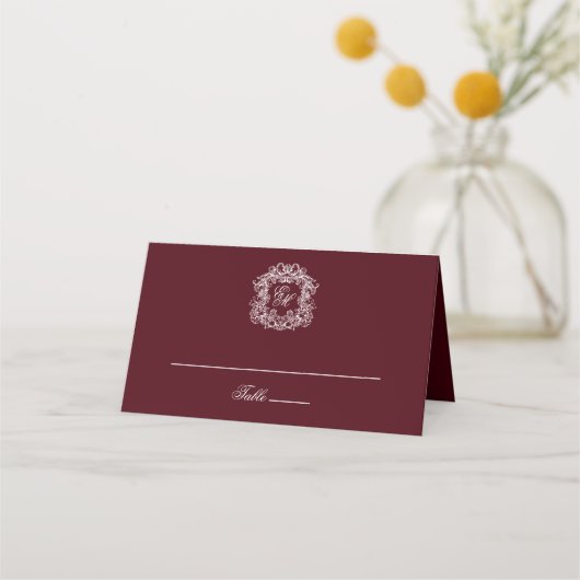 Elegant Burgundy Vintage Crest Monogram Wedding Plaatskaartje (Voorkant)