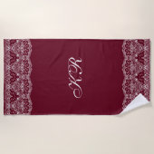 Elegant  Burgundy White Lace Gepersonaliseerd Strandlaken (Voorkant)