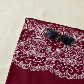 Elegant  Burgundy White Lace Gepersonaliseerd Strandlaken (In situ)
