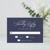 Elegant Calligrafie | Navy Blue Wedding RSVP Kaartje (Staand voorkant)