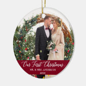 Elegant Calligrafie Ons eerste kerstfeest Bourgogn Keramisch Ornament (Links)