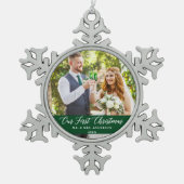 Elegant Calligrafie Ons eerste kerstgroen Tin Sneeuwvlok Ornament (Voorkant)