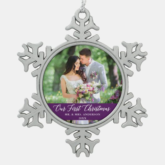 Elegant Calligrafie Ons eerste kerstPaars Tin Sneeuwvlok Ornament (Voorkant)