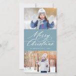 Elegant Calligrafie Script Merry kerst 2 Foto Feestdagenkaart<br><div class="desc">Deze stijlvolle en moderne kerstfotokaart biedt elegant modern kalligrafiescript met twee van uw foto's. Het omgekeerde heeft een dalend sneeuwpatroon op rood. Bezoek de winkel voor meer stijlvolle en elegante vakantiekaarten zoals deze!</div>