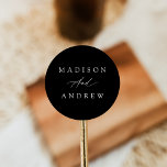 Elegant Calligraphy Black and White Wedding Ronde Sticker<br><div class="desc">Eenvoudige,  kalligrafie bruiloft stickers met uw namen in witte letters met een zwarte achtergrond. De zwart-witte trouwstickers zijn perfect te gebruiken voor envelopzegels,  huwelijksgunsten en meer! De elegante bruiloft stickers zijn ontworpen om te coördineren met onze Elegant Kalligrafie Zwart-wit bruiloft collectie.</div>