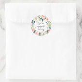 Elegant Calligraphy Blush Floral We zijn betrokken Ronde Sticker (Tas)