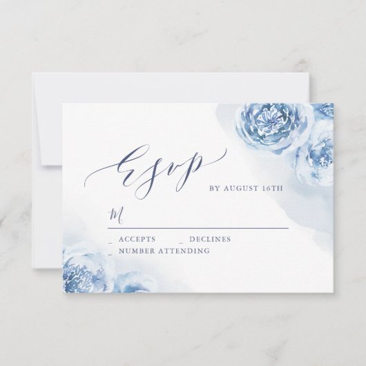 Elegant calligraphy dusty blue floral bruiloft RSVP kaartje (Voorkant)