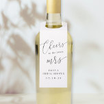 Elegant Calligraphy Future Mrs. Vrijgezellenfeest Flessenhanger<br><div class="desc">Aangepast ontworpen vrijgezellenfeest begunstigt labels van wijn met "Cheers to the future Mrs." elegant kalligrafie-ontwerp.</div>