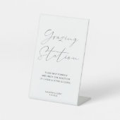 Elegant Calligraphy Script Grazing Station Wedding Reclamebord Met Voetstuk (Voorkant)
