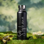 Elegant Calligraphy Script Personalized Name Waterfles<br><div class="desc">Elegant Calligraphy Script Personalized Name Water Bottle features your custom name in elegant calligraphy script. Perfect as personalized gifts for family and friends for Christmas and birthdays or as favors for weddings and events. Add a personalized touch to custom corporate gifts and more. Designed by ©2025 Evco Studio www.zazzle.com/store/evcostudio</div>