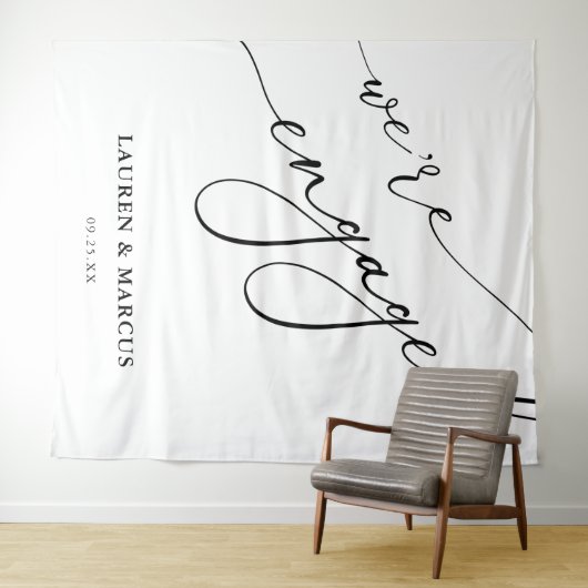 Elegant Calligraphy We zijn Engaged Party Wandkleed (In Situ (horizontaal))