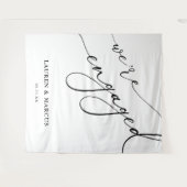 Elegant Calligraphy We zijn Engaged Party Wandkleed (Voorkant (horizontaal))