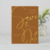 Elegant Caramel Brown Calligrafie bespaart de datu Folie Uitnodiging (Staand Voorkant)