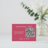 Elegant Carmine Magenta QR Code Website RSVP Kaart (Staand voorkant)