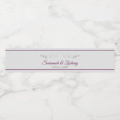 Elegant Cassis  Floral Border Gray Wedding Waterfles Etiket (Enkel label)