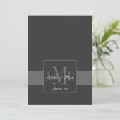 Elegant Charcoal Gray Monogram Wedding Invitation Kaart (Staand voorkant)