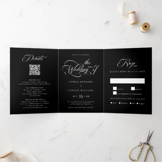 Elegant Charm Script Trouwen Zwart Drieluik Uitnodiging (Binnen)