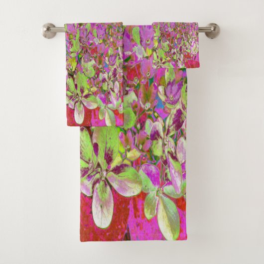 Elegant Chartreuse Green, Pink and Blue Hydrangea Bad Handdoek (Insitu)
